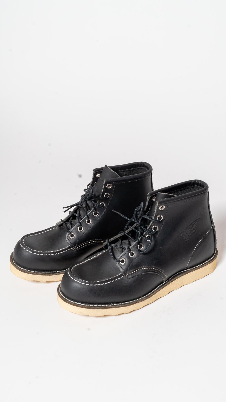 Red Wing Shoes — Moc Toe Black, 8130, Made in USA, US8D (new)