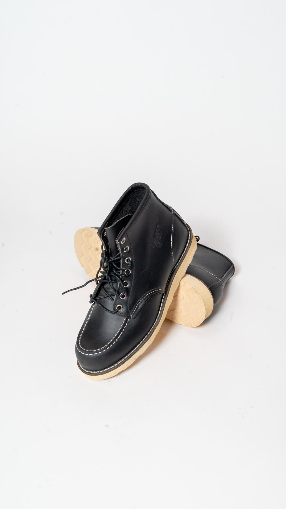 Red Wing Shoes — Moc Toe Black, 8130, Made in USA, US8D (new)